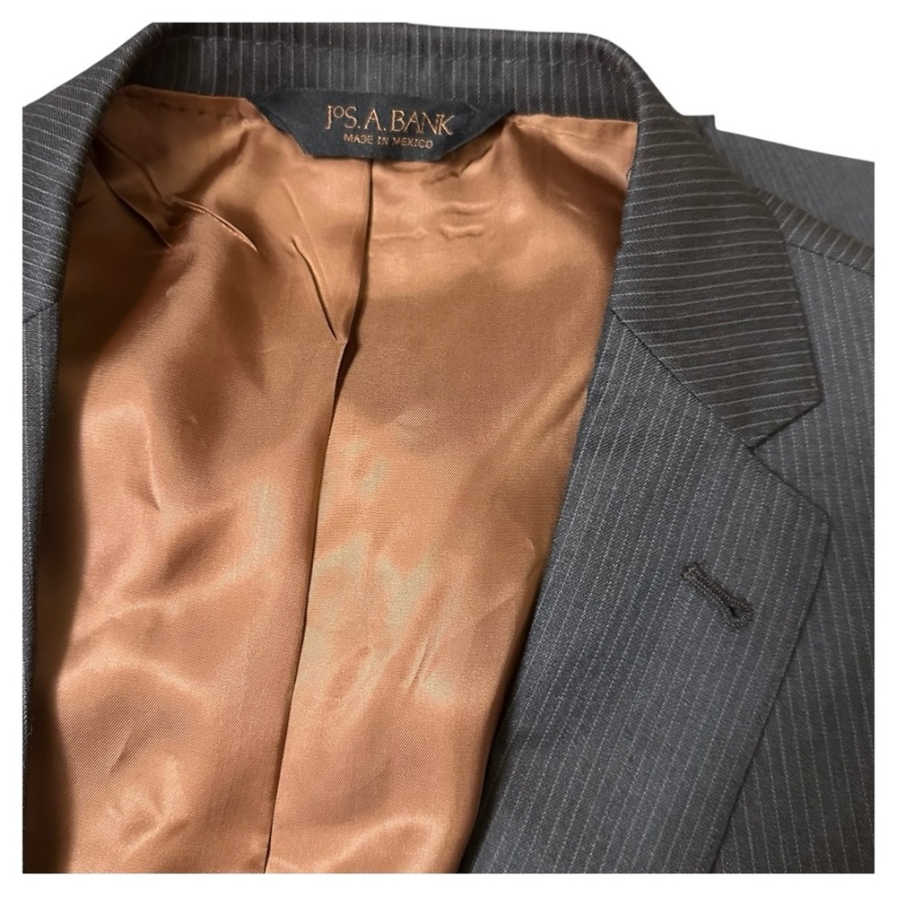 Jos A Bank Slim Fit charcoal gray w/stripes suit 44L blazer & pants 34x31